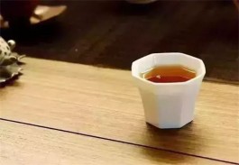 静心喝茶见自己（安静的喝茶）