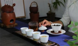 喜欢简约的日子，只想和你一起喝茶