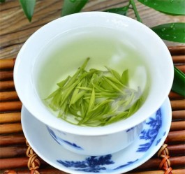 很多人喜欢喝安吉白茶，但是不知道它是白茶还是绿茶