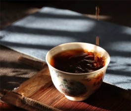 秋天，喝一杯什么茶最养生？