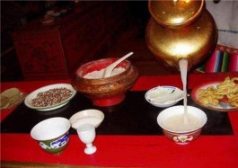 藏族的酥油茶和蒙古族的咸奶茶