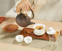 四月饮茶正当时，不负春光不负茶