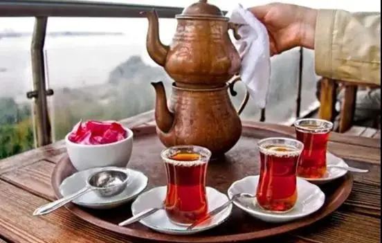 疫情期间泡在茶里的国家 土耳其年人均喝茶4公斤