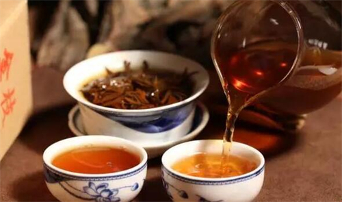 盖碗茶是哪个民族的风俗？