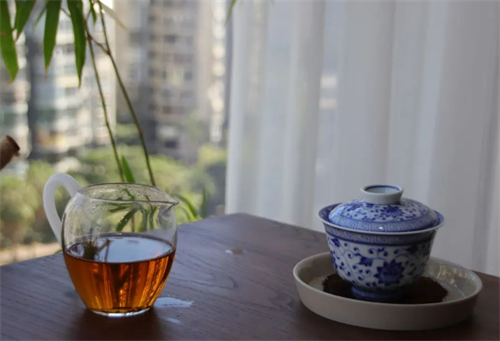 品的是茶，静的是心，悟的是人生，涤的是灵魂
